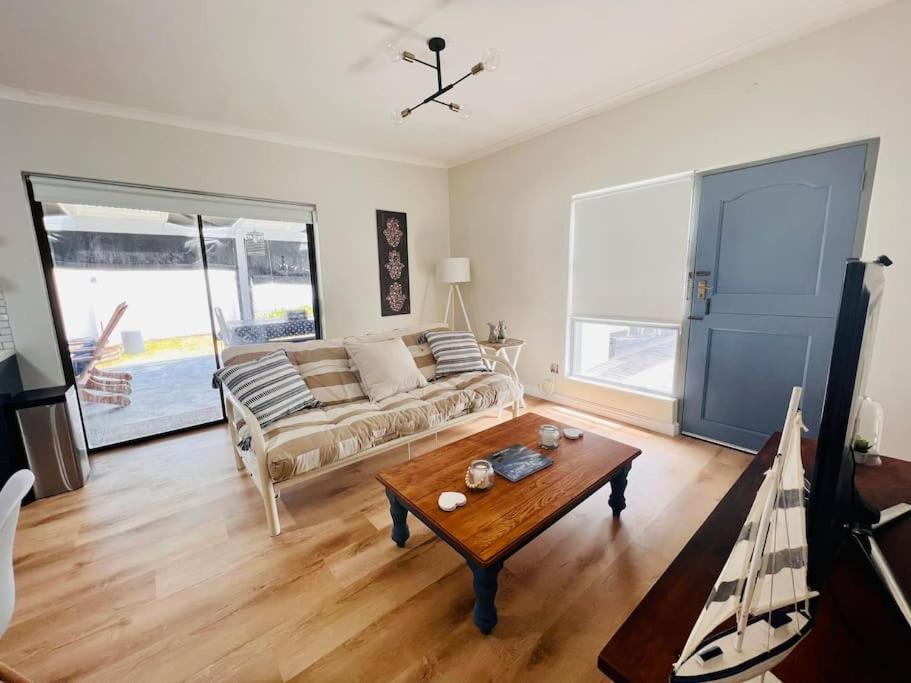 Adorable 2 Bedroom Cottage With Spacious Veranda هيرمانوس المظهر الخارجي الصورة